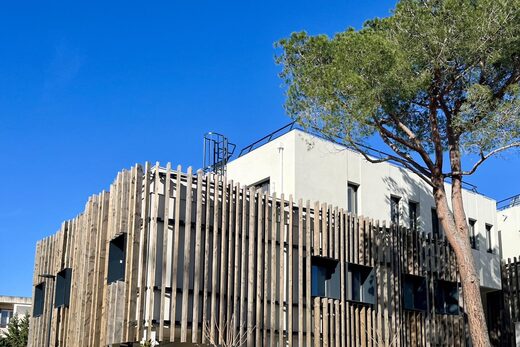 Maison sociale contemporaine en bardage bois – Perpignan