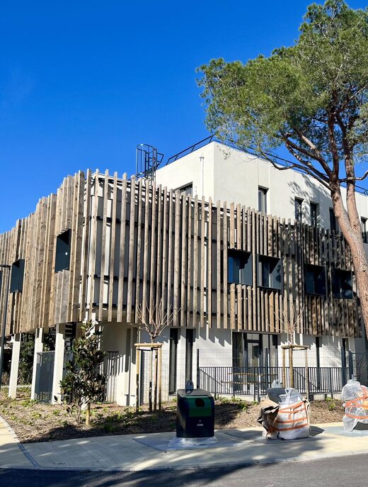 Maison sociale contemporaine en bardage bois – Perpignan